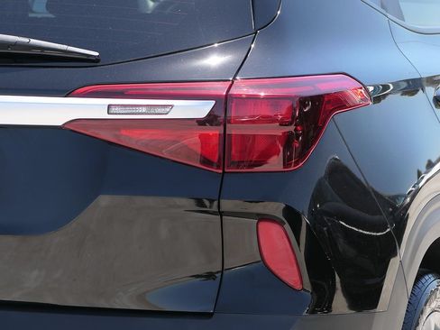 Used 2023 Kia Seltos LX AWD/4WD image 4