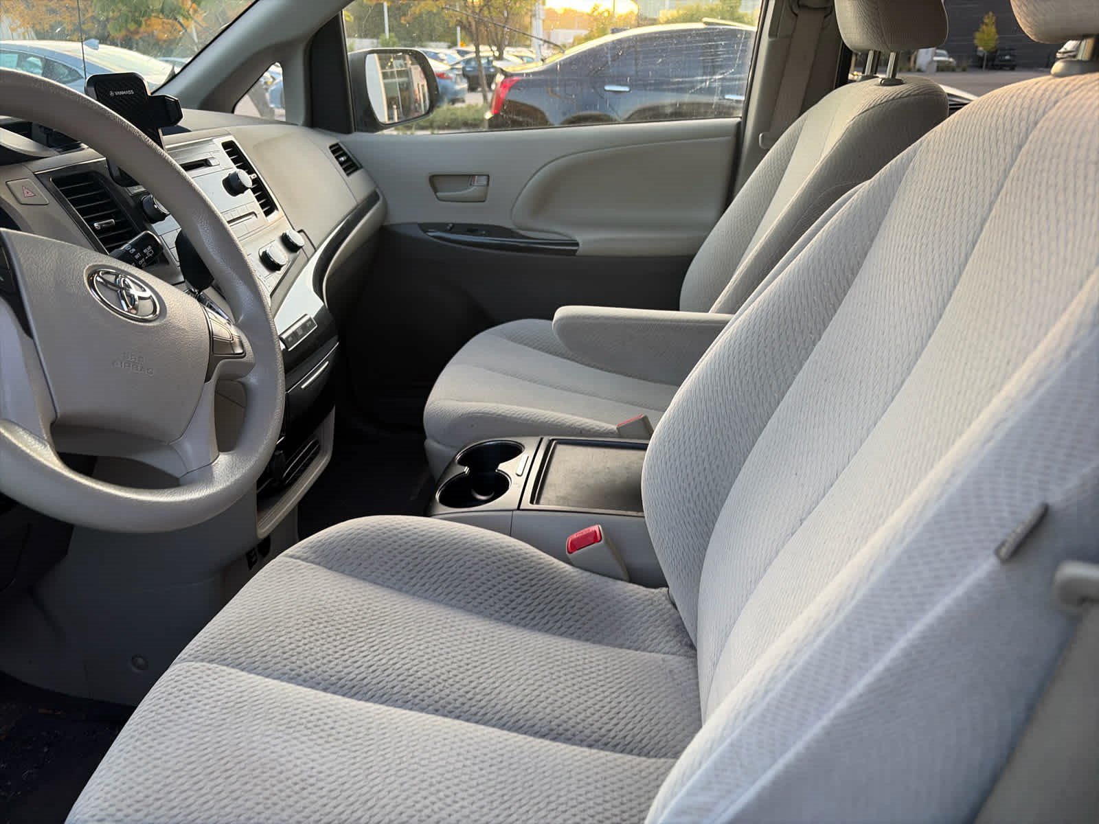 Used 2012 Toyota Sienna LE w/ Towing Pkg FWD image 7