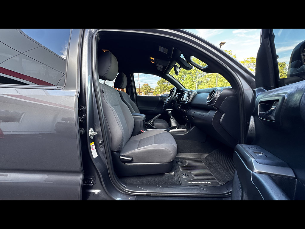 Certified 2019 Toyota Tacoma TRD Off-Road AWD/4WD image 33