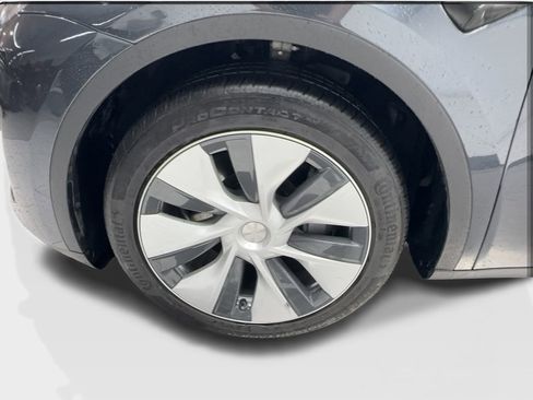 Used 2024 Tesla Model Y 2WD image 12