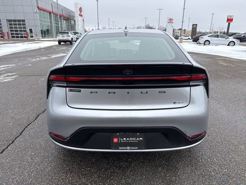 Used 2025 Toyota Prius XLE image 10