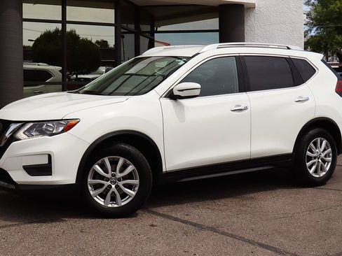 Used 2019 Nissan Rogue SV FWD image 3