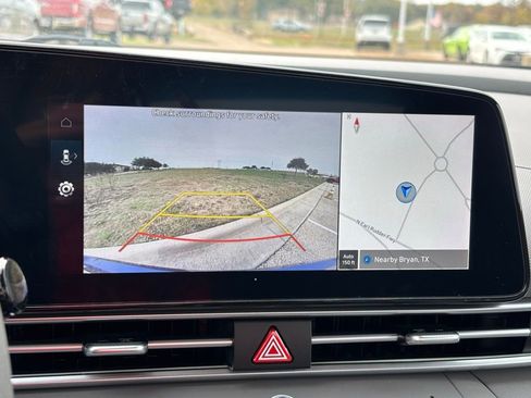 Used 2024 Hyundai Elantra SEL image 18