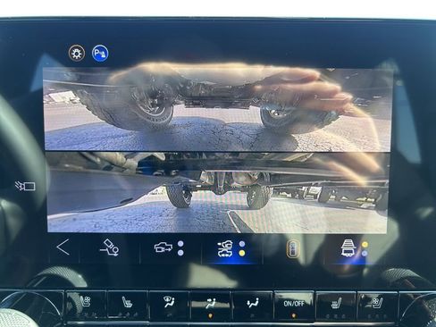 New 2026 Chevrolet Colorado ZR2 w/ Technology Package AWD/4WD image 34