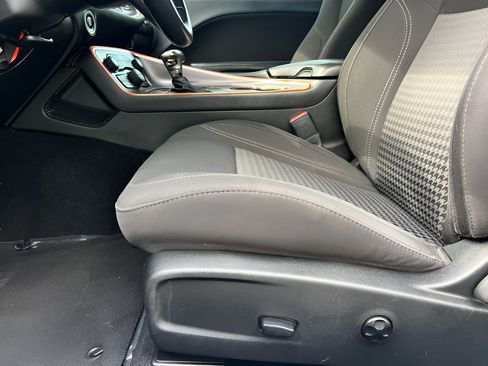 Used 2019 Dodge Challenger SXT RWD image 29