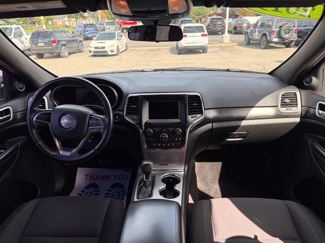 Used 2019 Jeep Grand Cherokee Laredo AWD/4WD image 14