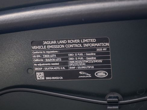 Certified 2025 Land Rover Range Rover SE image 29