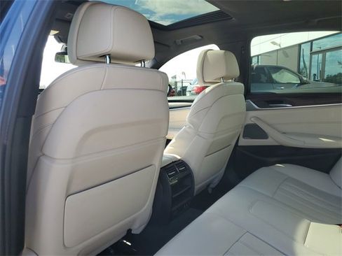 Used 2023 BMW 530i w/ Premium Package image 10