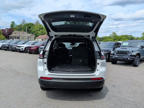 Used 2023 Jeep Grand Cherokee L Laredo AWD/4WD image 37