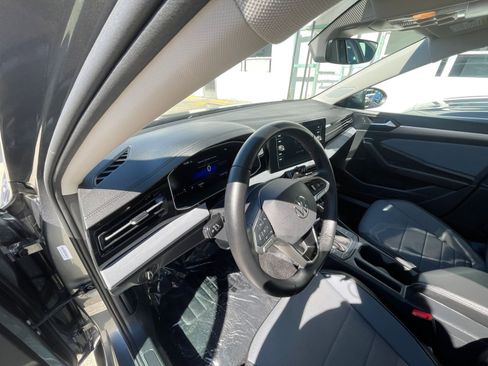 Used 2025 Volkswagen Jetta SE image 34