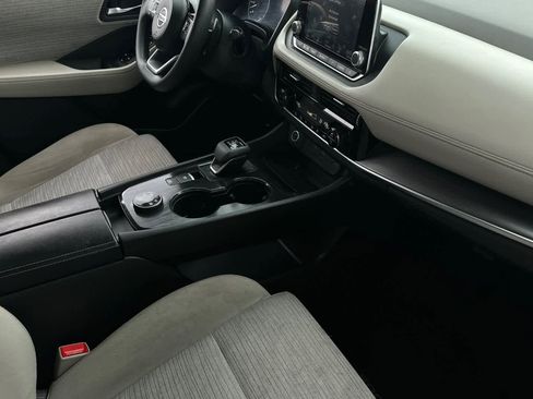 Used 2021 Nissan Rogue SV image 17