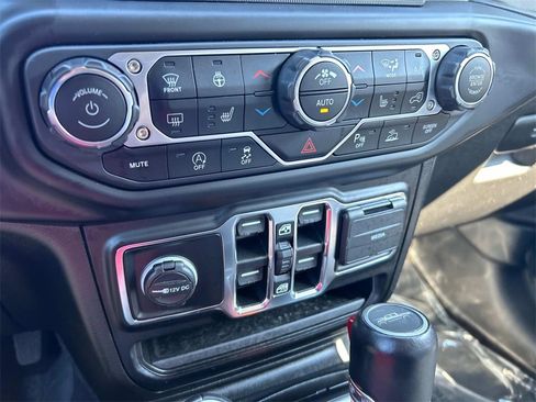 Used 2021 Jeep Gladiator Overland image 30