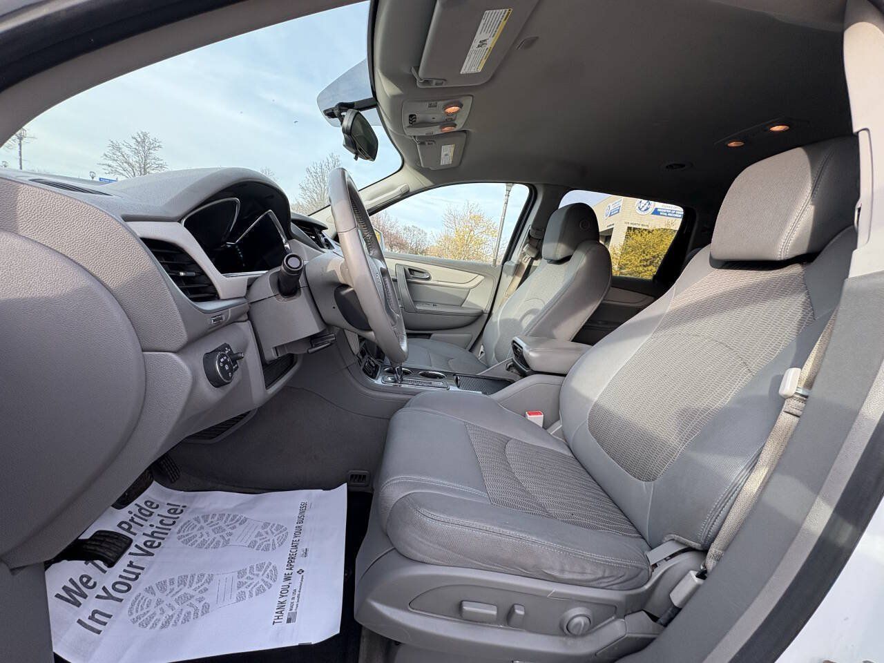 Used 2017 Chevrolet Traverse LT w/ Style and Technology Package FWD image 23