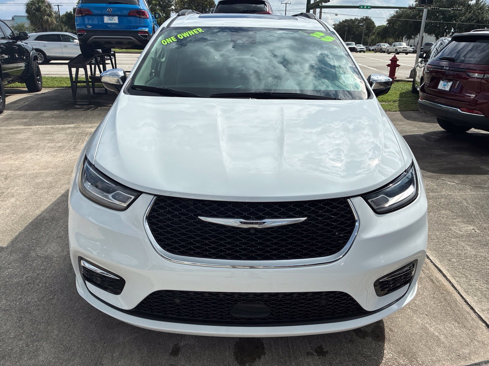 Certified 2023 Chrysler Pacifica Limited AWD/4WD image 8