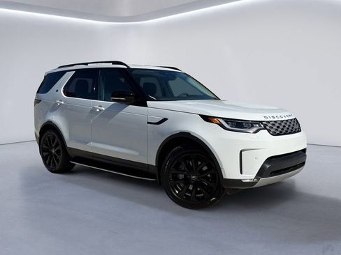 New 2026 Land Rover Discovery S image 2