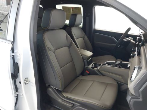 Used 2026 Chevrolet Colorado ZR2 w/ Technology Package image 28