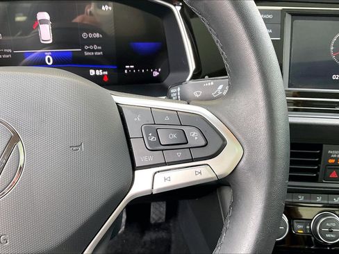 Certified 2024 Volkswagen Jetta SE w/ Panoramic Sunroof Package image 19