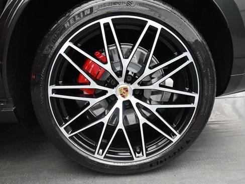 Certified 2024 Porsche Macan GTS AWD/4WD image 21