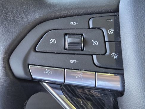 Used 2025 Cadillac XT6 Premium Luxury image 36