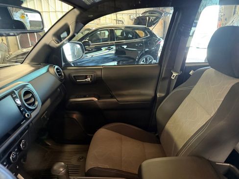 Used 2021 Toyota Tacoma TRD Off-Road w/ Technology Package image 32