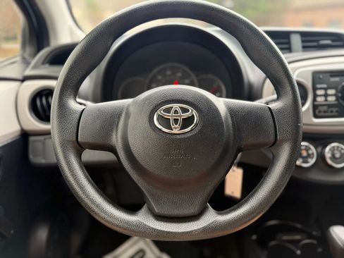 Used 2014 Toyota Yaris L image 23