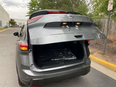 Used 2024 Nissan Rogue SV image 34