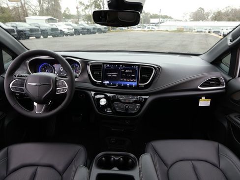 New 2026 Chrysler Pacifica Select image 33