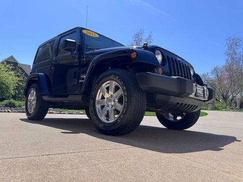 Used 2012 Jeep Wrangler Sahara w/ Connectivity Group AWD/4WD image 26