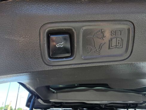 Used 2018 Ford Expedition XLT w/ Equipment Group 202A AWD/4WD image 32