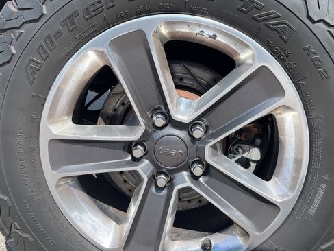 Used 2013 Jeep Grand Cherokee Overland w/ Advance Technology Group image 21