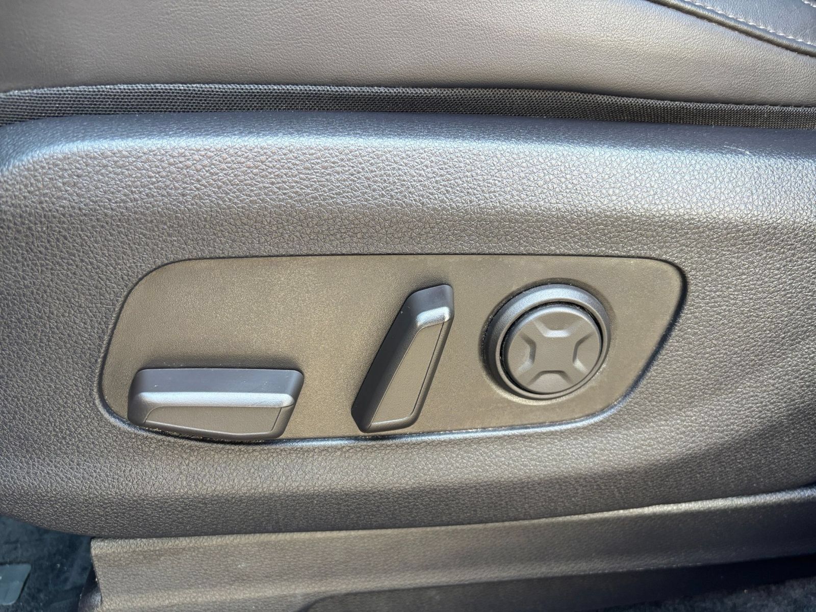 Used 2026 Kia Carnival FWD image 22