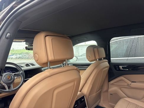 Used 2022 Porsche Cayenne AWD/4WD image 9