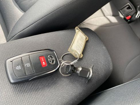 Used 2025 Toyota Corolla Cross LE image 21