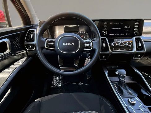 Certified 2022 Kia Sorento LX FWD image 8