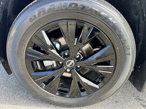 Certified 2023 Nissan Rogue SV w/ SV Premium Package image 9