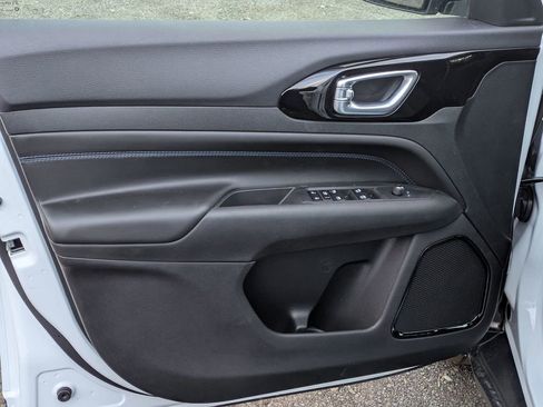 New 2026 Jeep Compass Limited image 10