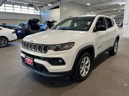 Used 2024 Jeep Compass Latitude AWD/4WD image 7