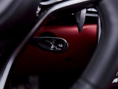 Used 2024 McLaren Artura RWD image 70