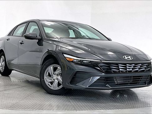 Certified 2024 Hyundai Elantra SE FWD image 11