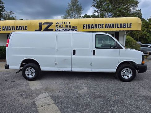 Used 2015 Chevrolet Express 2500 Extended Van 3D image 4