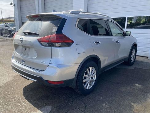 Used 2017 Nissan Rogue SV FWD image 6
