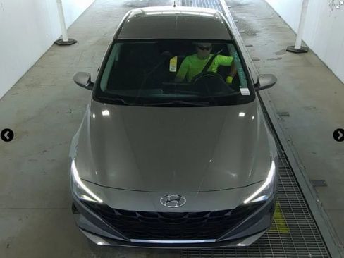 Used 2022 Hyundai Elantra SEL FWD image 3