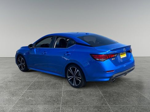 Used 2022 Nissan Sentra SR w/ SR Premium Package FWD image 3