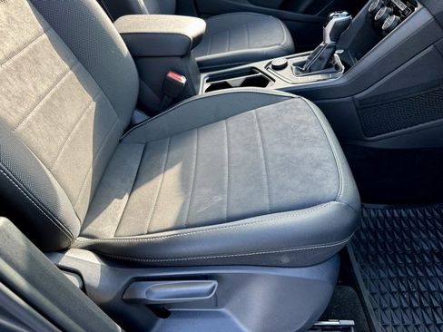 Used 2024 Volkswagen Taos SE image 24