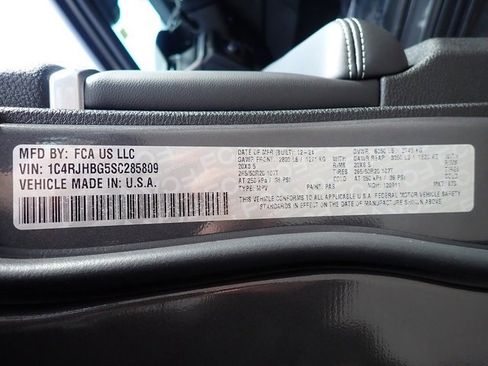 Certified 2025 Jeep Grand Cherokee Limited w/ Trailer Tow Package image 19