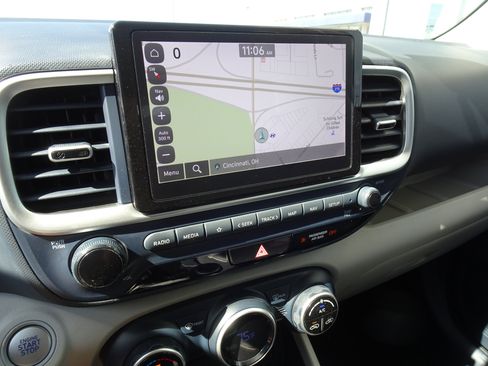 Used 2023 Hyundai Venue Limited FWD image 18