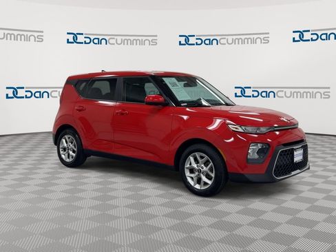 Used 2022 Kia Soul LX w/ Technology Package image 2