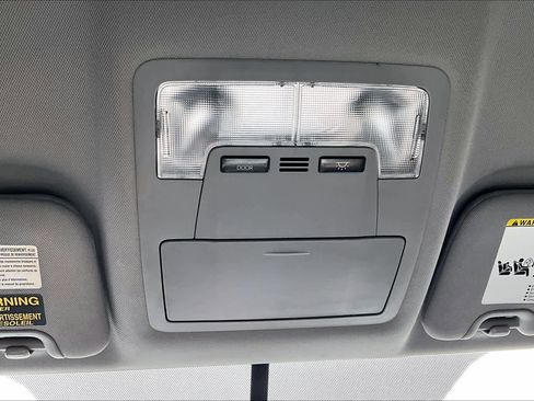 Used 2015 Toyota Highlander Plus FWD image 31