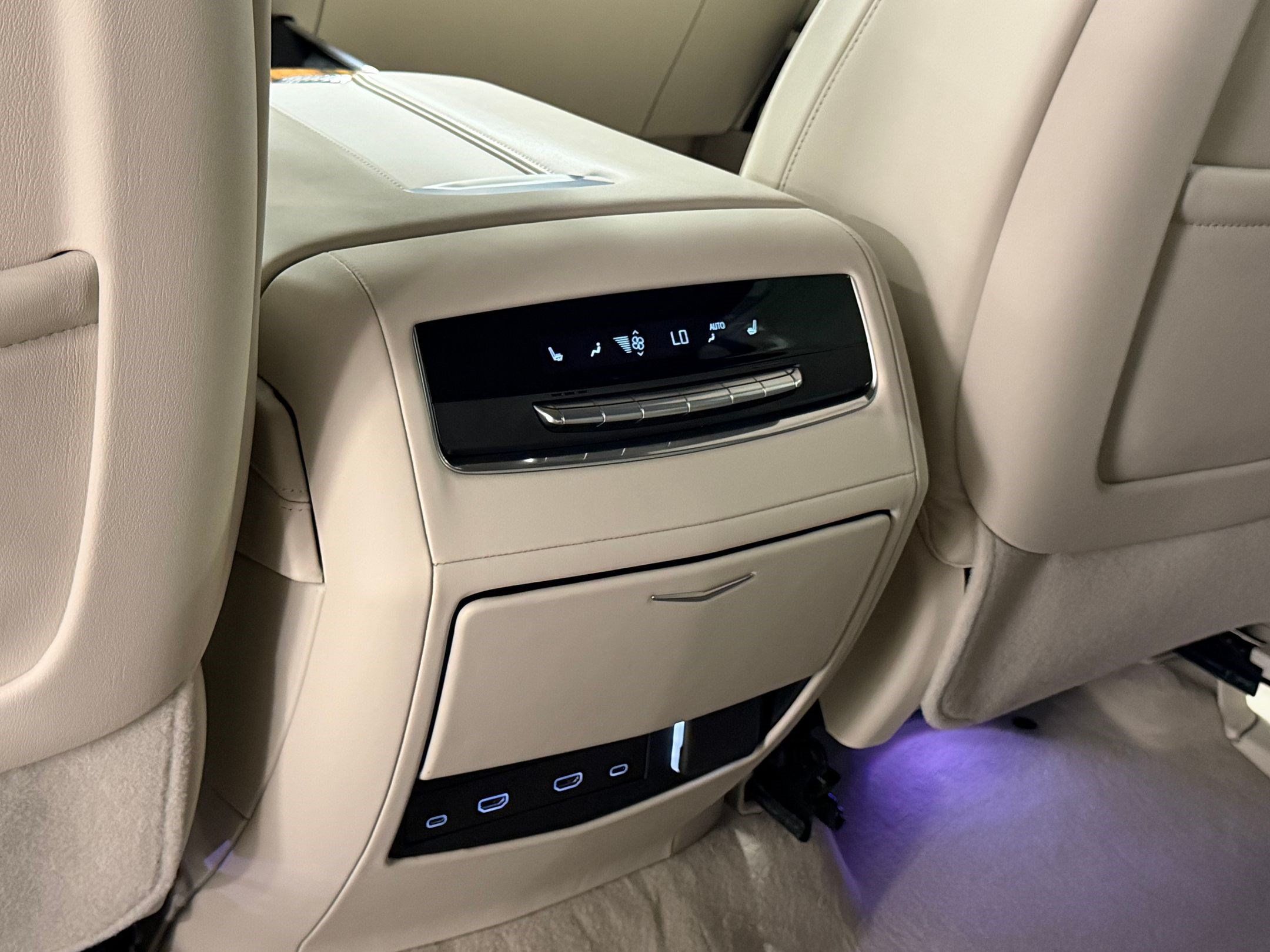 Certified 2025 Cadillac Escalade Sport Platinum w/ LPO, ONYX Package AWD/4WD image 55
