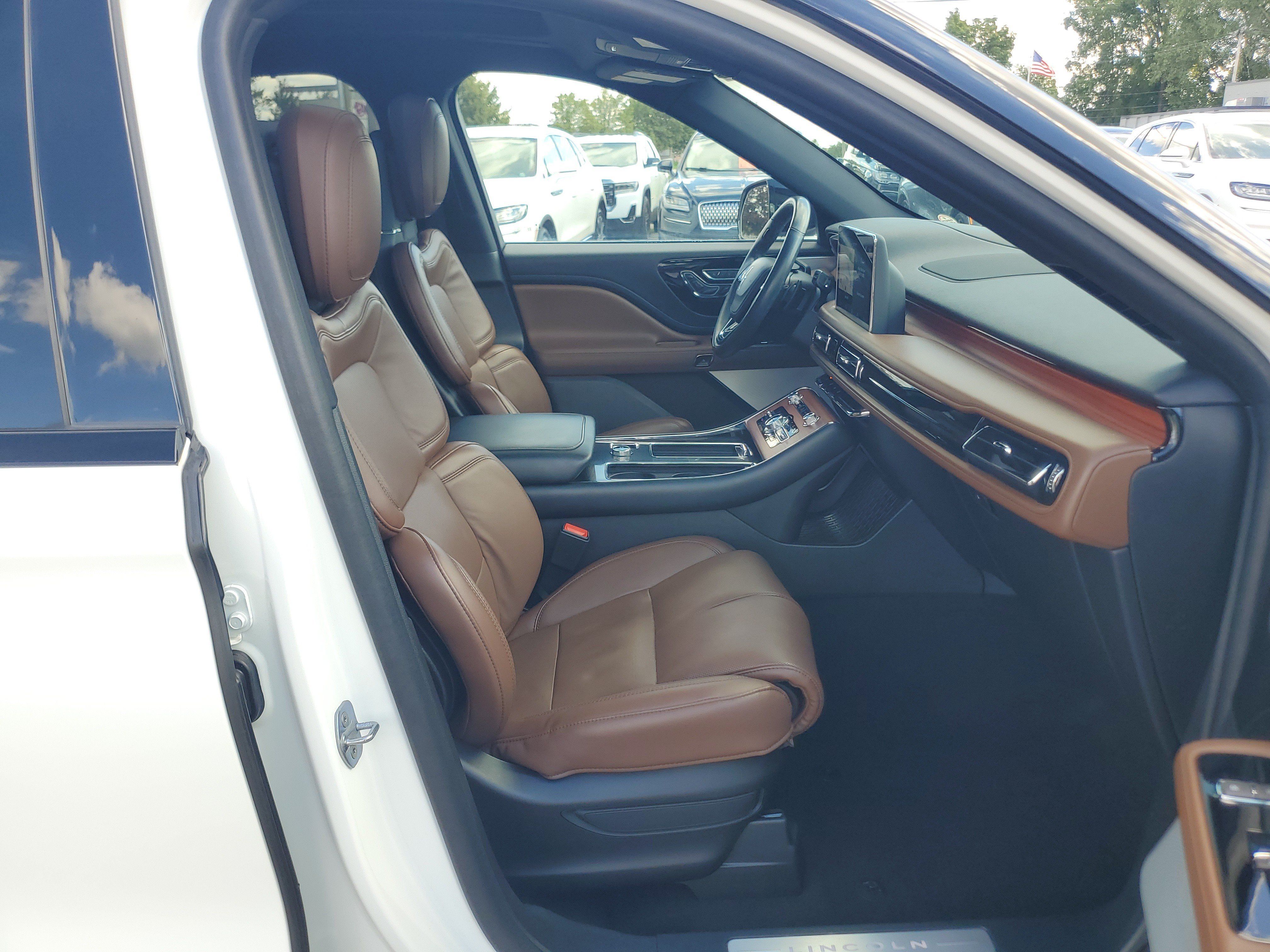 Used 2024 Lincoln Aviator Reserve w/ Equipment Group 201A AWD/4WD image 9